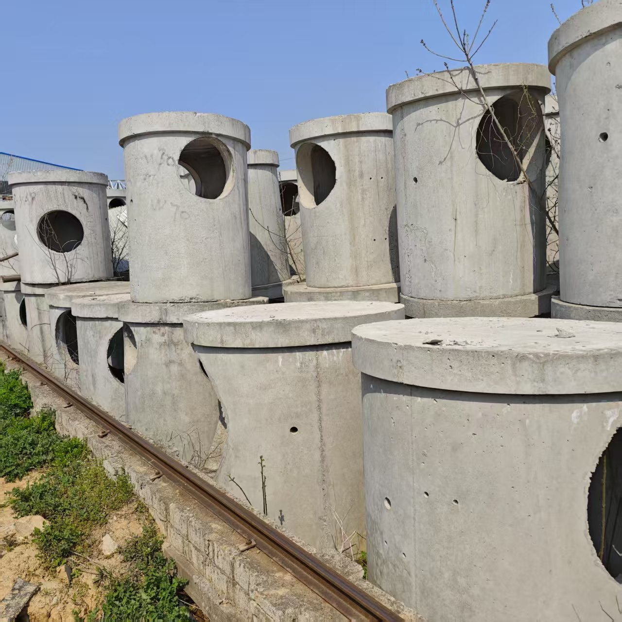 武汉群瑞欣水泥制品 - 预制圆井室（内径1000mm净空高1800mm盖板和底厚200mm合计高度2200mm高度可预制）